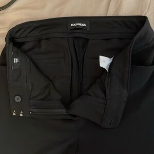 size 2 long. i had them tailored but i removed the stitching.